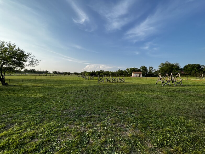 5400 E. Howard Ln, Manor, TX en venta - Foto del edificio - Imagen 1 de 5