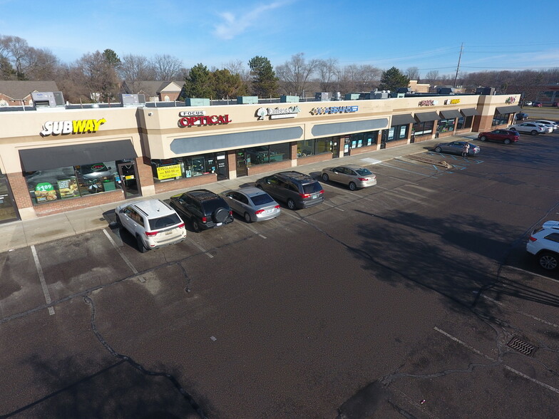 2010-2124 W Auburn Rd, Rochester Hills, MI en alquiler - Foto del edificio - Imagen 3 de 5