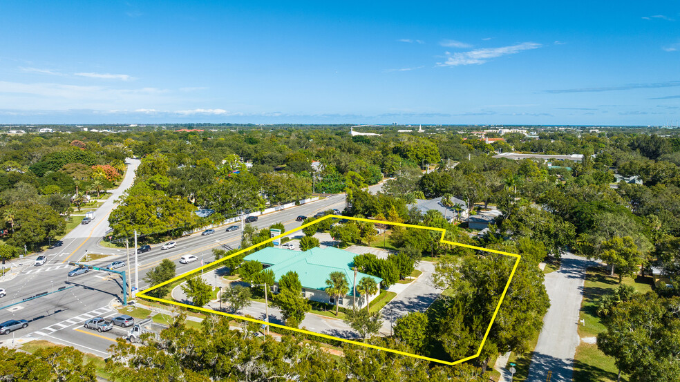 2651 20th St, Vero Beach, FL en venta - Foto del edificio - Imagen 3 de 51