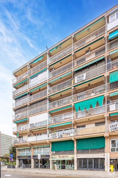 Local en L'Hospitalet de Llobregat, Barcelona en alquiler - Foto del edificio - Imagen 3 de 3