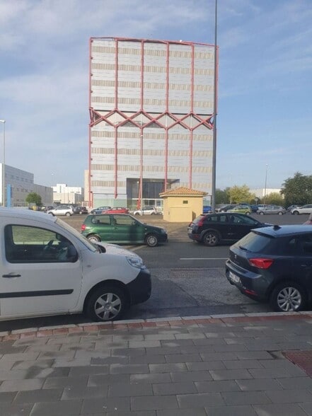 Oficina en La Rinconada en alquiler - Foto del edificio - Imagen 2 de 12