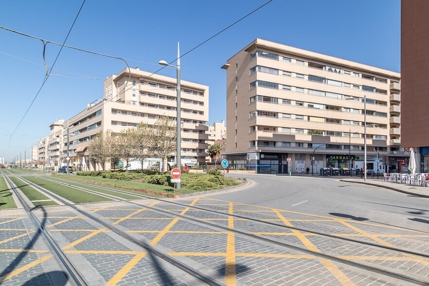 Local en Granada en venta - Foto del edificio - Imagen 1 de 11