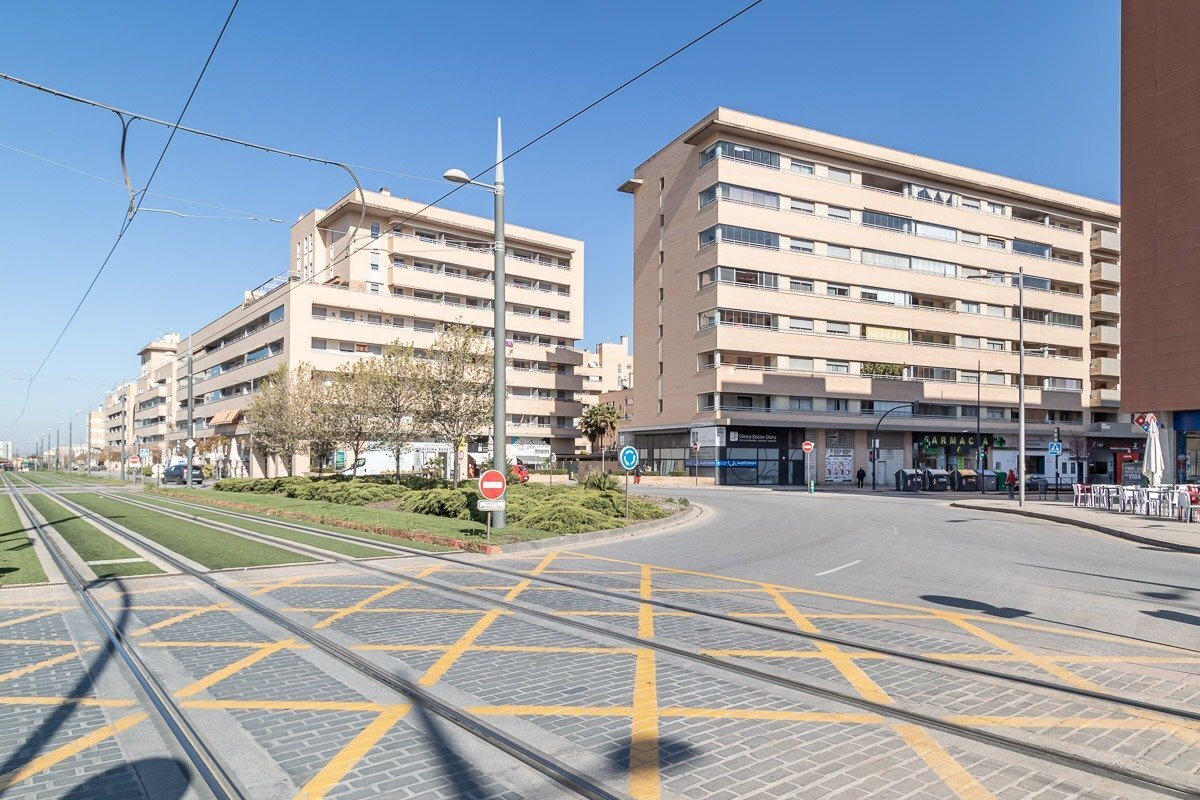 Local en Granada en venta Foto del edificio- Imagen 1 de 12