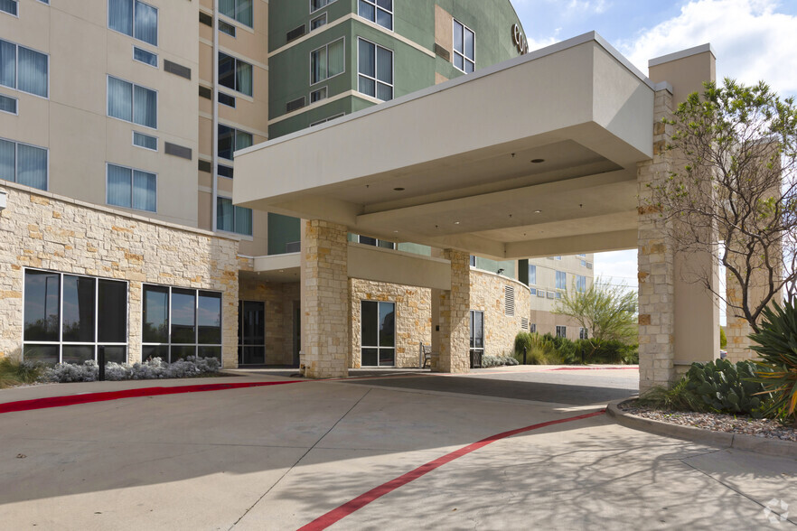 5917 Stone Creek Dr, The Colony, TX en venta - Foto del edificio - Imagen 3 de 3