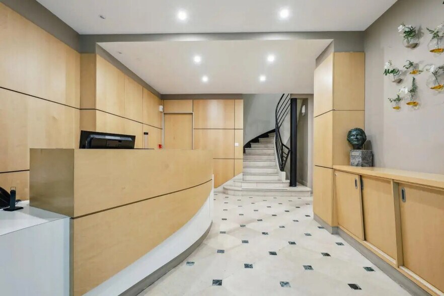 28 Rue De Lisbonne, Paris en venta - Foto del edificio - Imagen 3 de 14