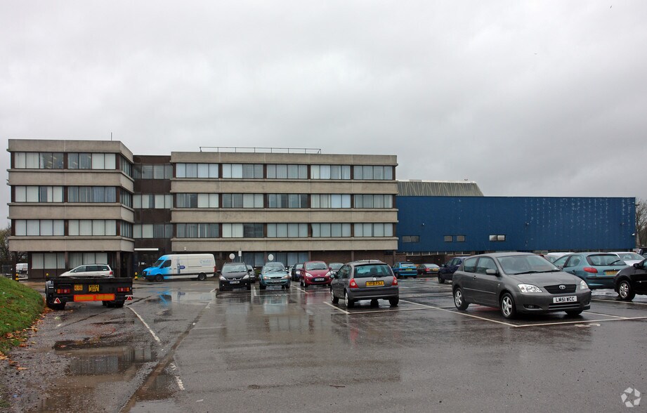 Beehive Ring Rd, Gatwick en alquiler - Foto del edificio - Imagen 3 de 9