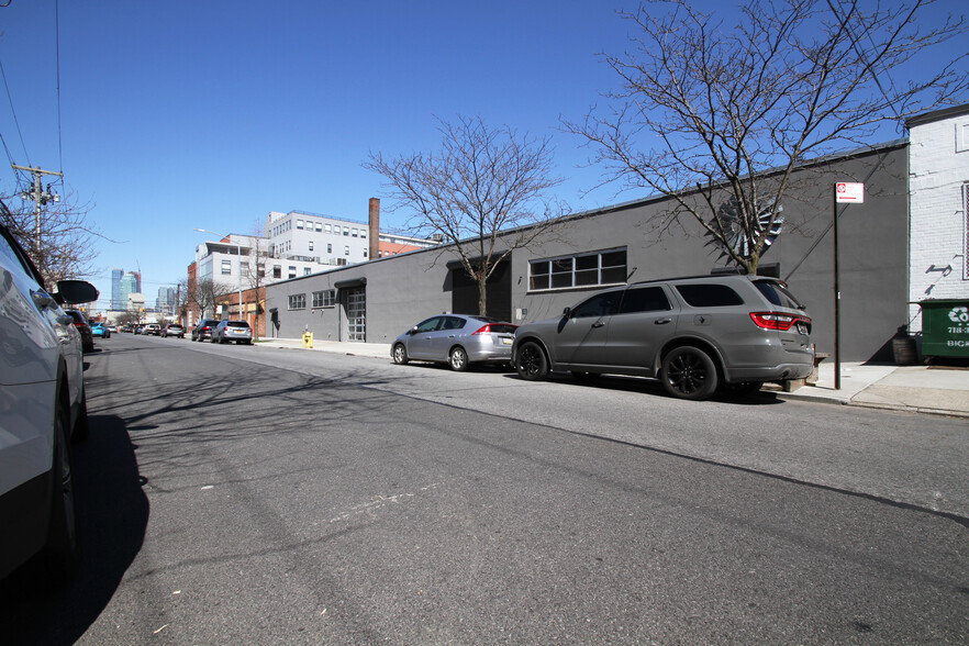 300 Kingsland Ave, Brooklyn, NY en alquiler - Foto del edificio - Imagen 2 de 6