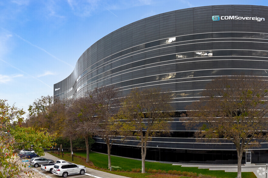 5000 Quorum Dr, Dallas, TX en alquiler - Foto del edificio - Imagen 1 de 11