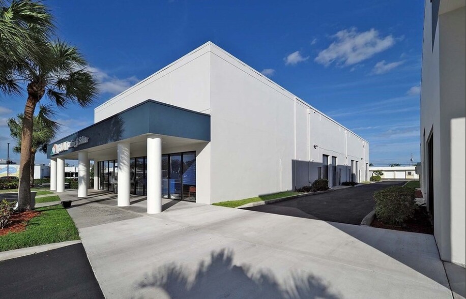 4700 N Dixie Hwy, Oakland Park, FL en alquiler - Foto del edificio - Imagen 3 de 14