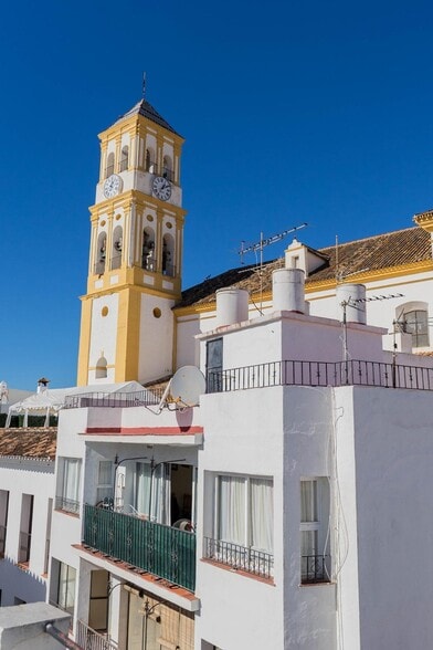 Edificio residencial en Marbella, Málaga en venta - Foto del edificio - Imagen 2 de 37