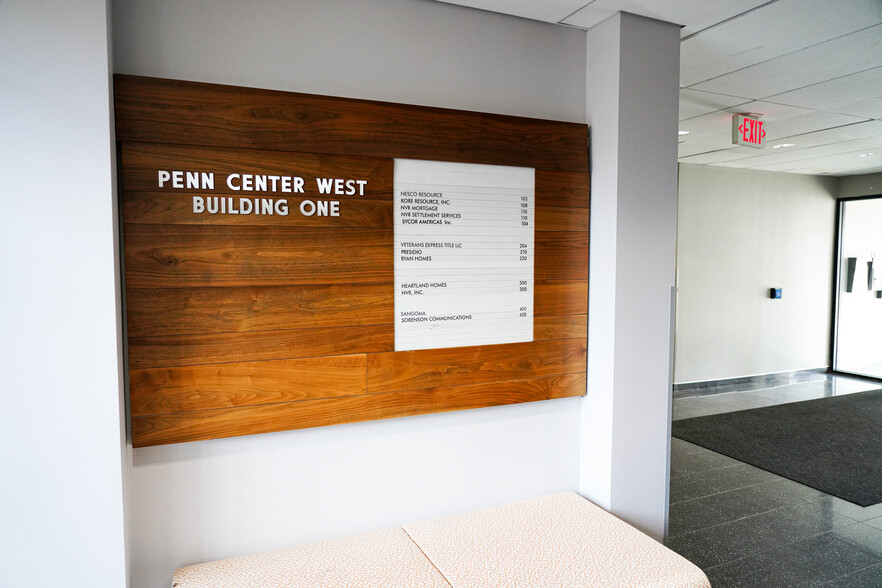 1 Penn Center Blvd, Pittsburgh, PA en alquiler - Lobby - Imagen 3 de 13