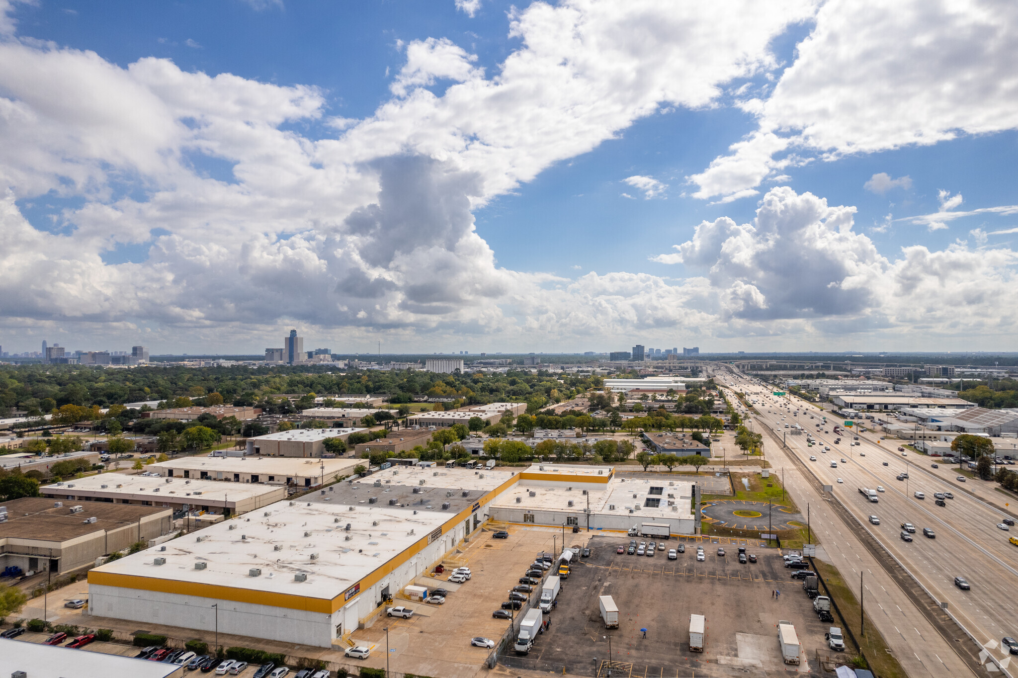 1530 W Sam Houston Pky N, Houston, TX en alquiler Foto del edificio- Imagen 1 de 11