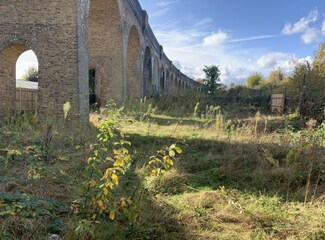 Más detalles de 94 Angel Rd, Thames Ditton - Terreno en alquiler