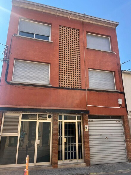 Edificio residencial en Castellar del Vallès, Barcelona en venta - Foto del edificio - Imagen 2 de 4