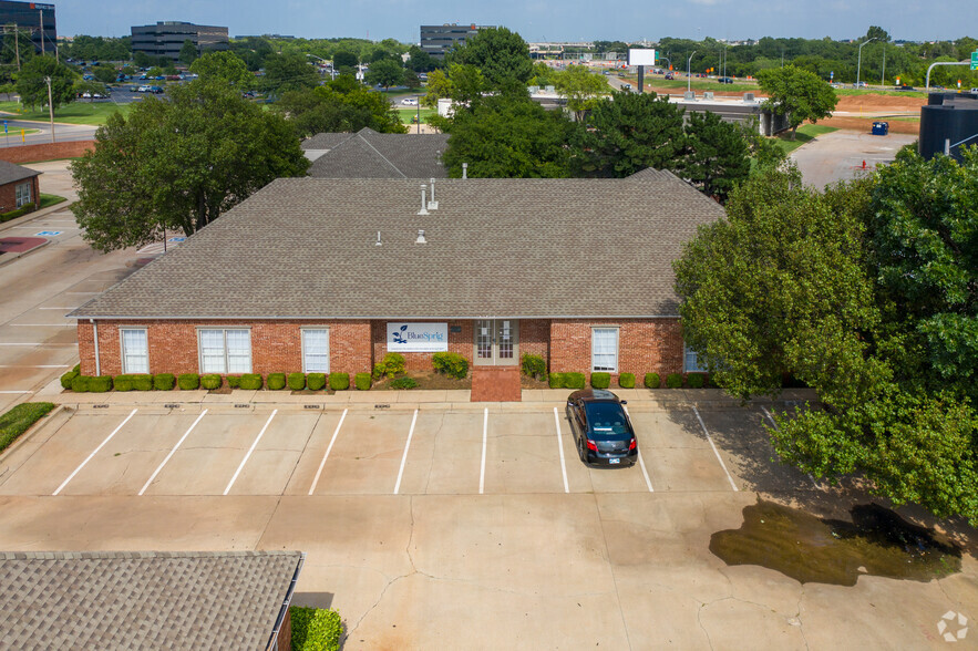 1012 NW Grand Blvd, Oklahoma City, OK en alquiler - Foto del edificio - Imagen 3 de 4