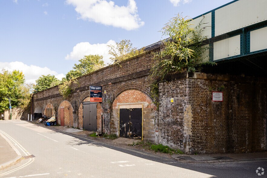 Marsh Farm Rd, Twickenham en alquiler - Foto del edificio - Imagen 2 de 2