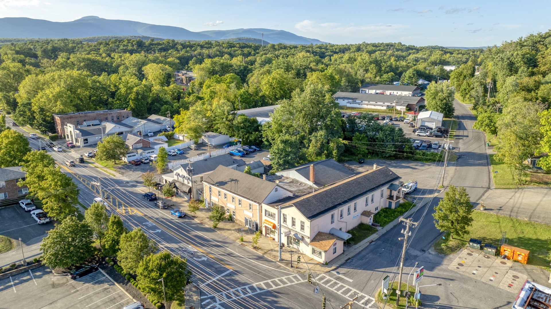 141 Ulster Ave, Saugerties, NY en venta Foto del edificio- Imagen 1 de 50