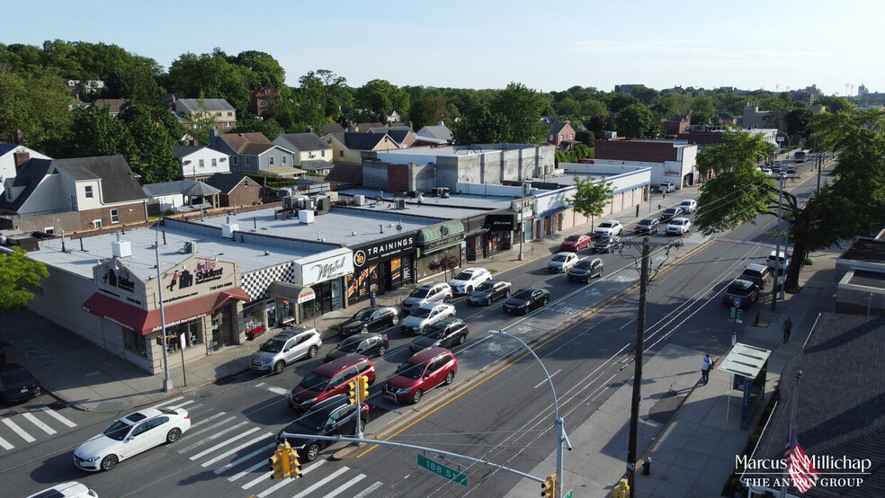 186-16-187-06 Union Tpke, Fresh Meadows, NY en venta - Foto del edificio - Imagen 3 de 8