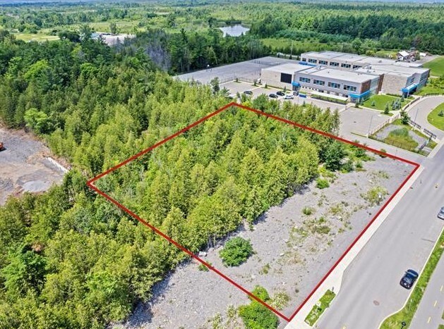 205 Rue Du Raton-Laveur, Gatineau, QC en venta - Vista aérea - Imagen 1 de 11