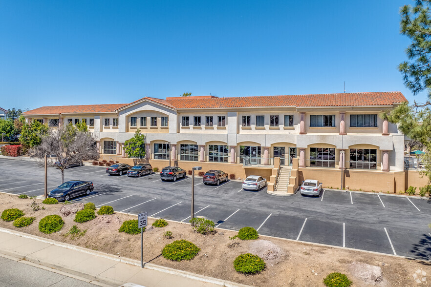 375 Rolling Oaks Dr, Thousand Oaks, CA en alquiler - Foto del edificio - Imagen 2 de 6