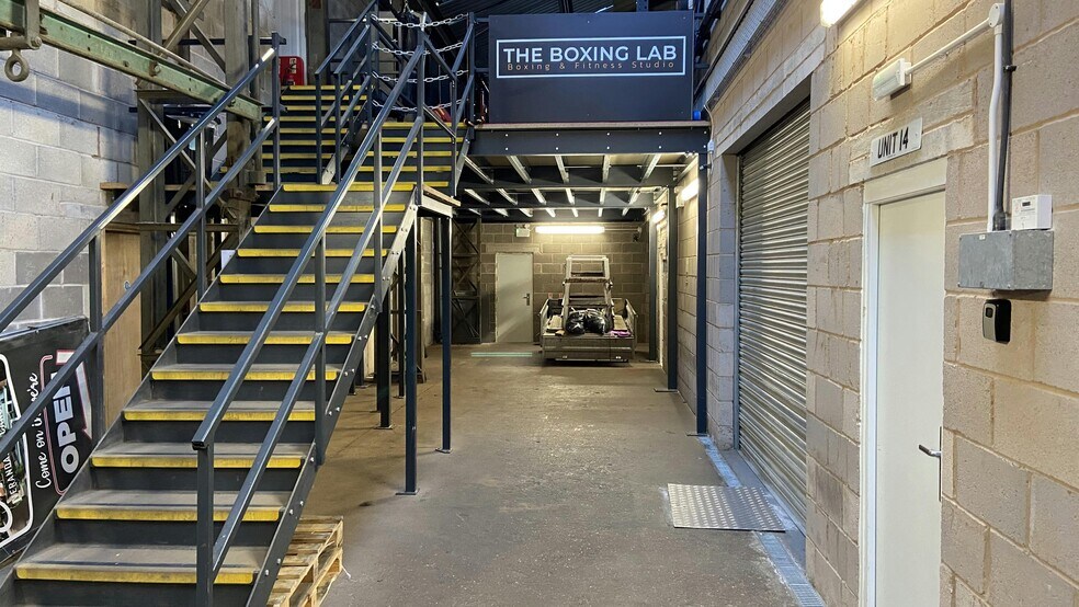 405 Broad Ln, Coventry en venta - Foto del edificio - Imagen 3 de 6