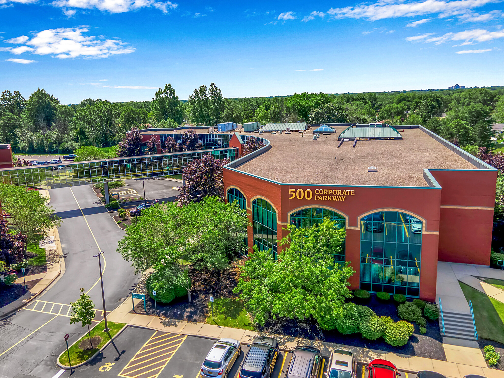 100 Corporate Pky, Amherst, NY en alquiler Foto del edificio- Imagen 1 de 31