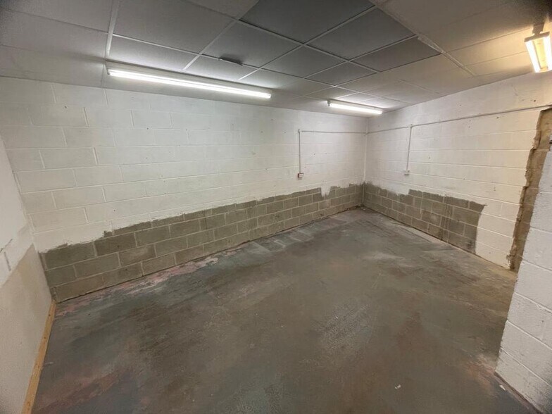 Units 17-21, Station St, Leek en alquiler - Foto del edificio - Imagen 3 de 19