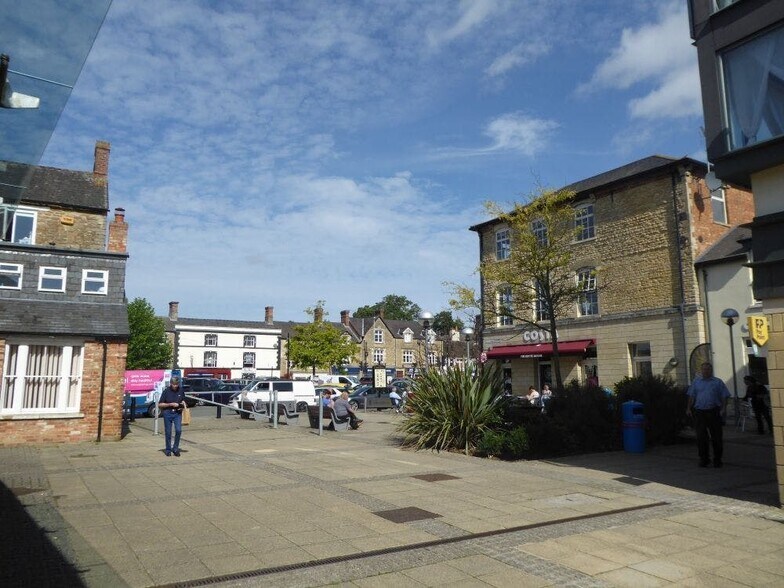 2b/c Burgess Sq, Brackley en venta - Foto del edificio - Imagen 2 de 6