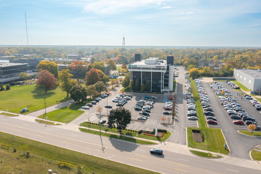 26711 Northwestern Hwy, Southfield, MI en alquiler - Foto del edificio - Imagen 3 de 10