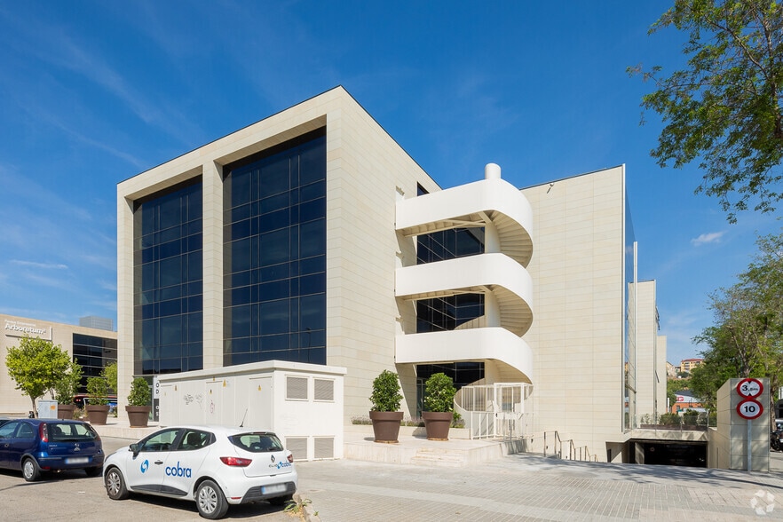 Avinguda de la Fama, 1, Cornellà de Llobregat, Barcelona en alquiler - Foto del edificio - Imagen 2 de 3