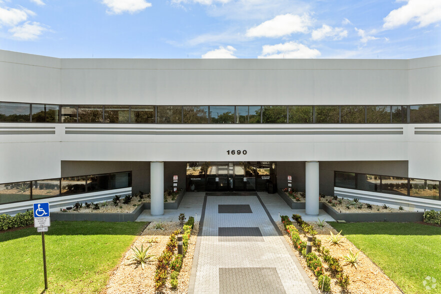 1690 S Congress Ave, Delray Beach, FL en alquiler - Foto del edificio - Imagen 2 de 12