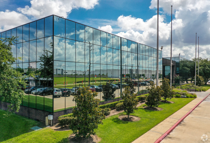 11104 W Airport Blvd, Stafford, TX en alquiler - Foto del edificio - Imagen 3 de 9