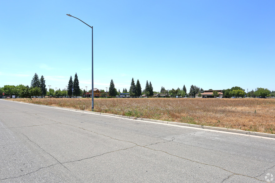 1859 Shaw Ave, Clovis, CA en venta - Foto del edificio - Imagen 3 de 10