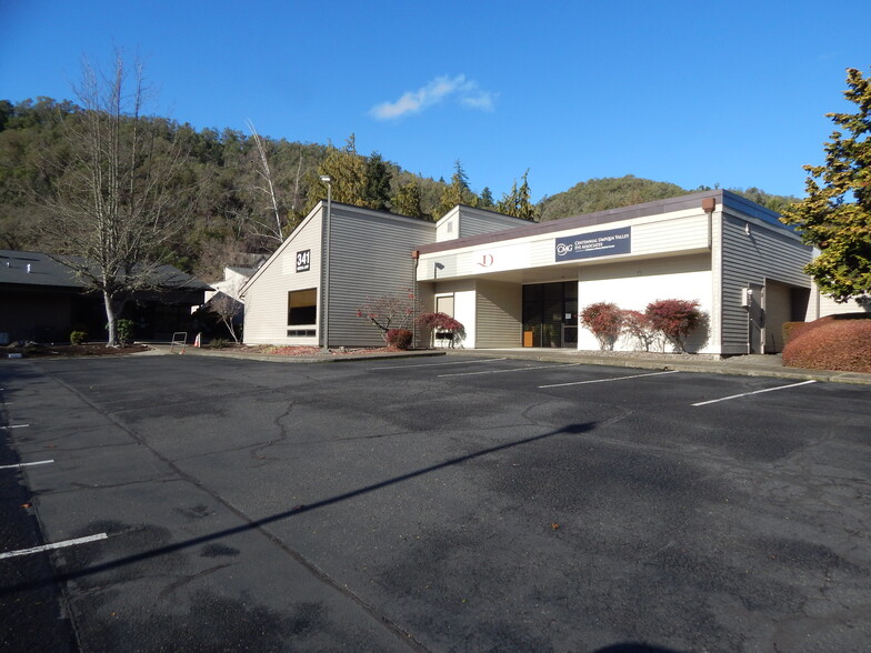 341 NW Medical Loop, Roseburg, OR en alquiler - Foto del edificio - Imagen 1 de 27