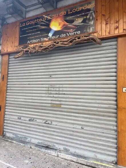 Local en Lourdes en venta - Foto del edificio - Imagen 2 de 8