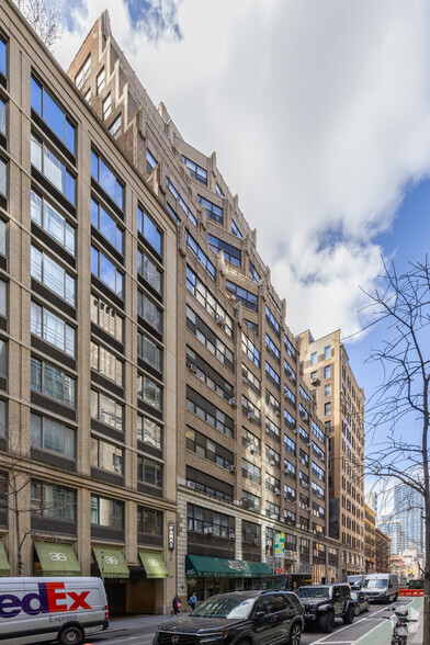 330 W 38th St, New York, NY en alquiler - Foto del edificio - Imagen 2 de 7