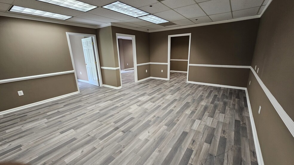 450 Maple Ave E, Vienna, VA en alquiler - Foto del interior - Imagen 2 de 35