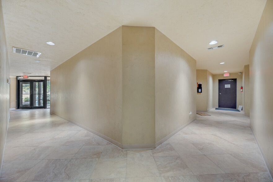 726 Dalworth St, Grand Prairie, TX en venta - Foto del edificio - Imagen 3 de 25