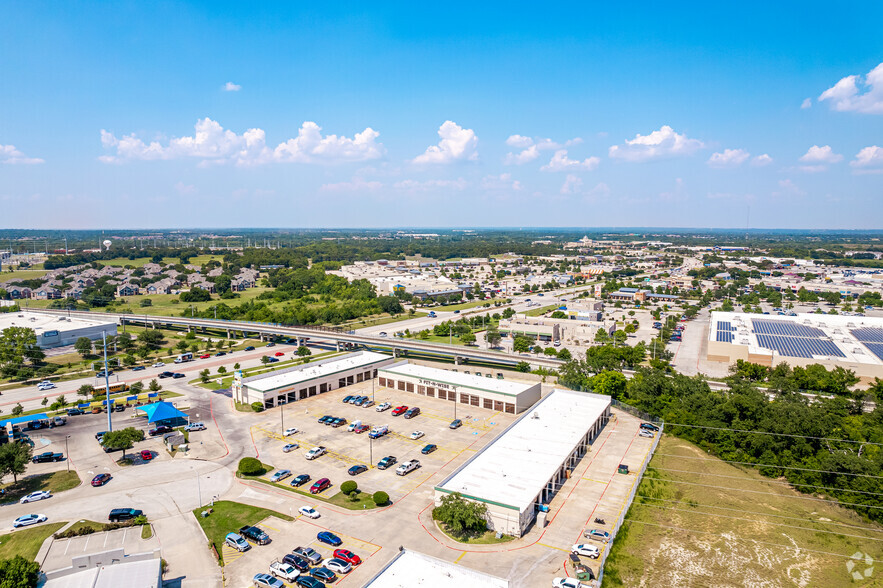 2100 Sadau Ct, Denton, TX en alquiler - Foto del edificio - Imagen 1 de 10