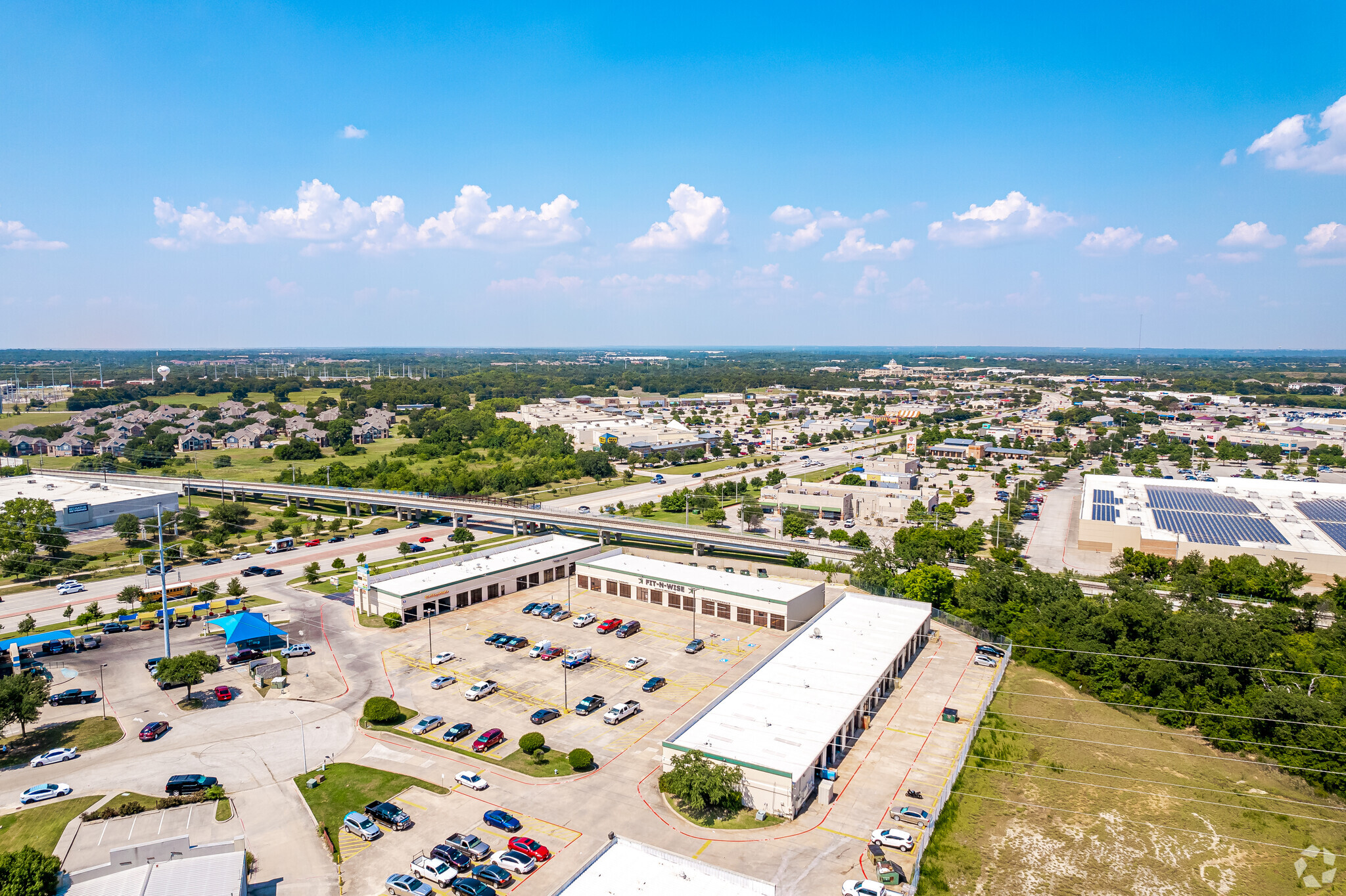 2100 Sadau Ct, Denton, TX en alquiler Foto del edificio- Imagen 1 de 12