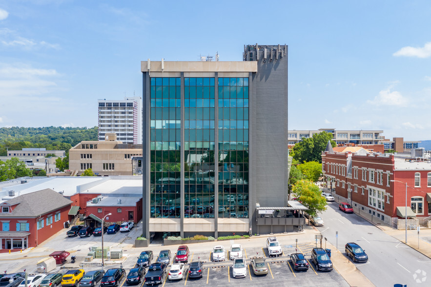 112 W Center St, Fayetteville, AR en alquiler - Foto del edificio - Imagen 2 de 32