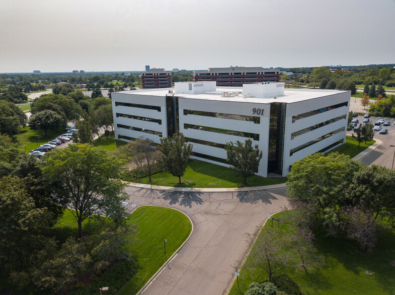 901 Tower Dr, Troy, MI en alquiler - Foto del edificio - Imagen 1 de 2