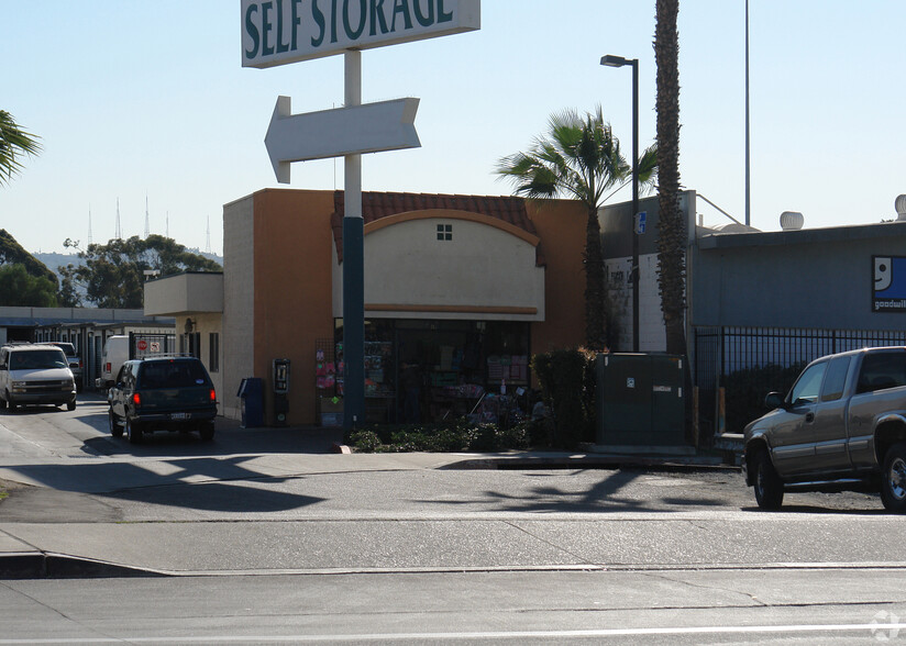 644 E San Ysidro Blvd, San Ysidro, CA en alquiler - Foto del edificio - Imagen 3 de 3