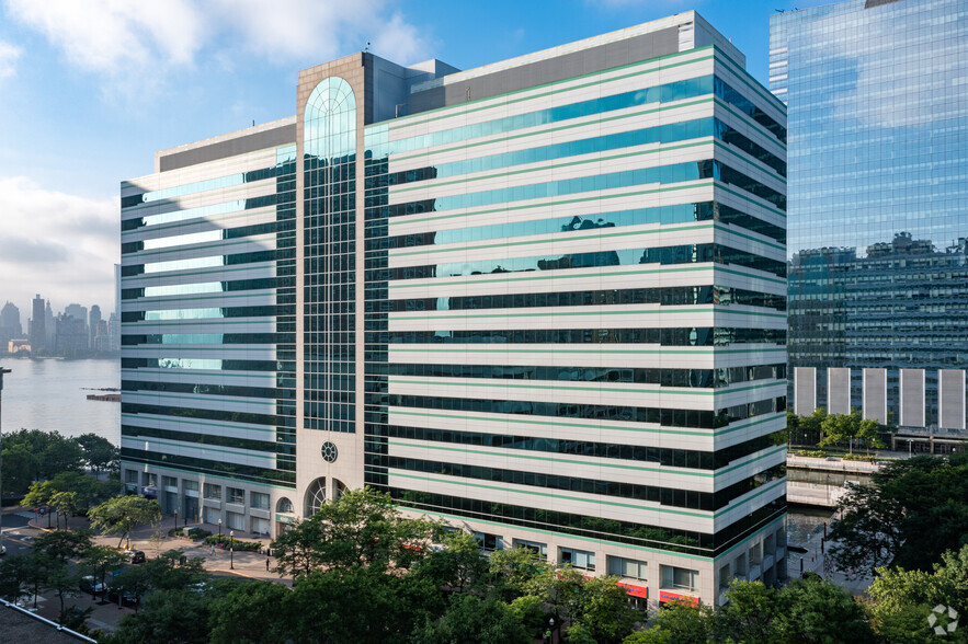 111 Town Square Pl, Jersey City, NJ en alquiler - Foto del edificio - Imagen 1 de 5