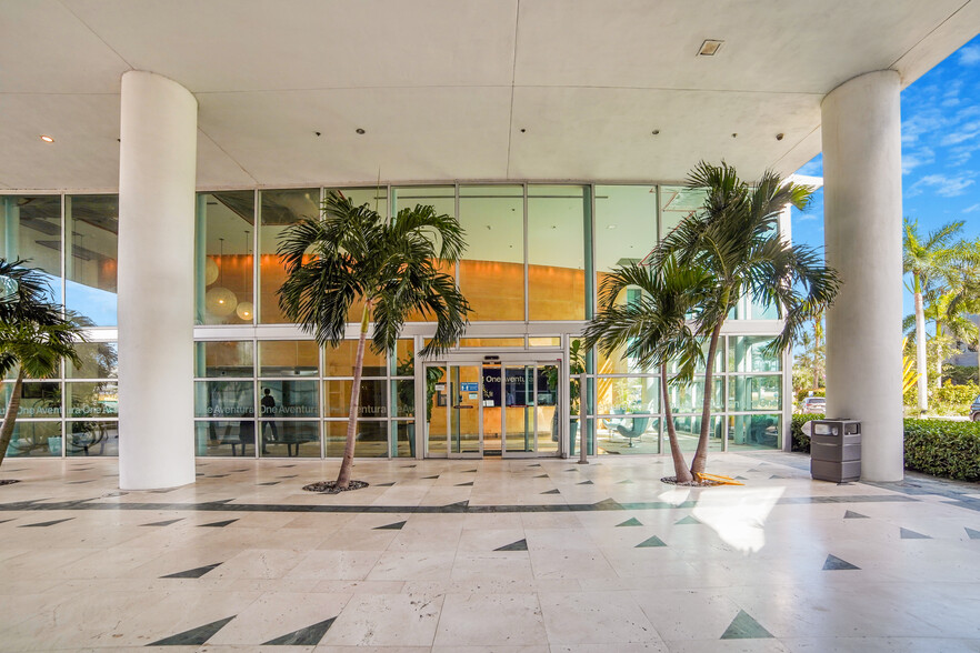 20900 NE 30th Ave, Aventura, FL en alquiler - Foto del edificio - Imagen 3 de 23