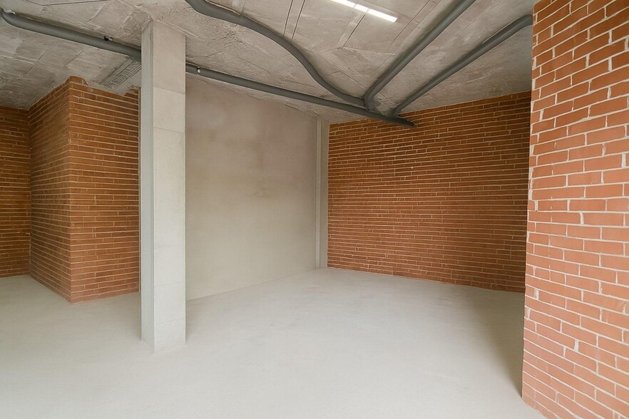 Local en Paterna en venta - Foto del edificio - Imagen 2 de 7