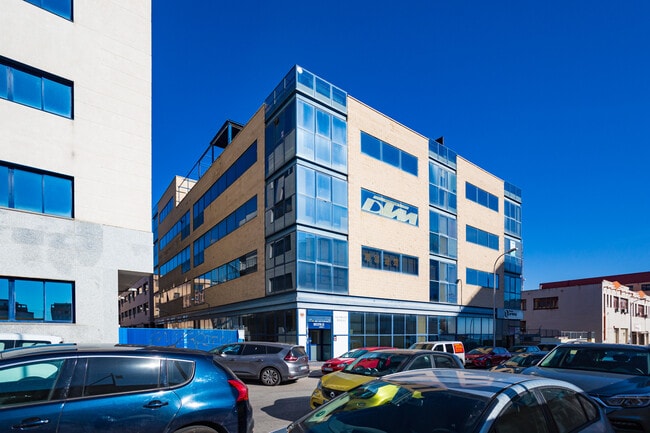 Más detalles de Calle Secoya, 22, Madrid - Nave en venta