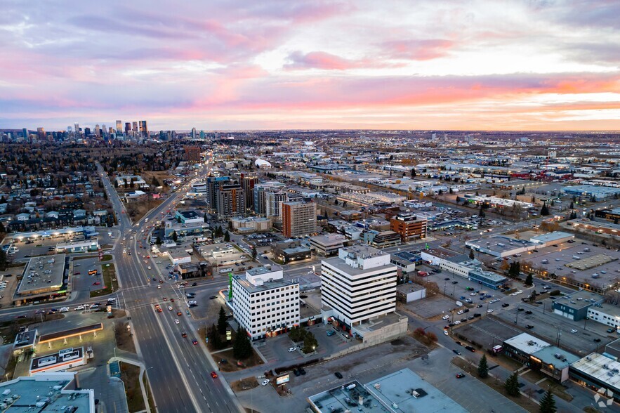 5940 Macleod Trl SW, Calgary, AB en alquiler - Vista aérea - Imagen 2 de 12