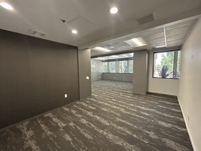 22144 Clarendon St, Woodland Hills, CA en alquiler Foto del interior- Imagen 1 de 17