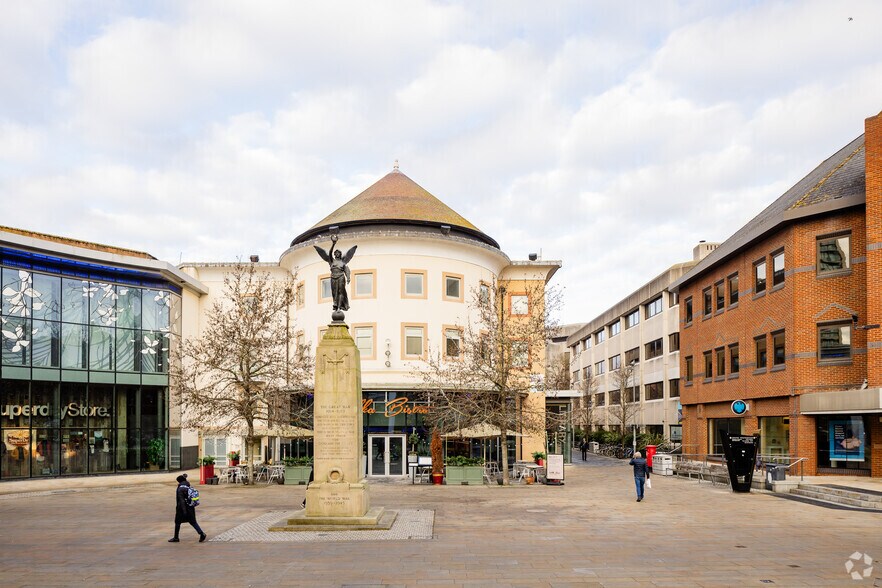 49 Town Mall, Woking en alquiler - Foto principal - Imagen 1 de 5